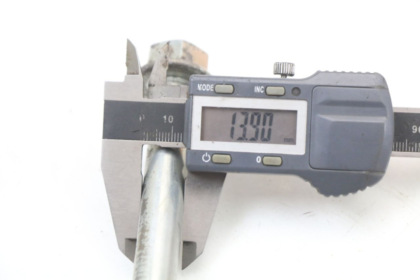 photo de SWING ARM AXLE APRILIA RS 50 (2006 - 2010) - Alternative perspective