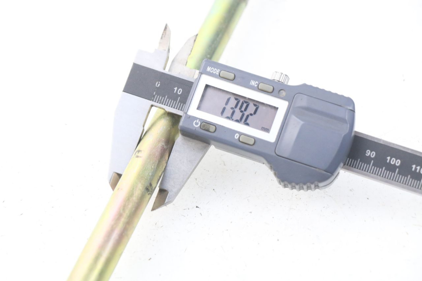 photo de SWING ARM AXLE ADLY RS SUPERSONIC 50 (2005 - 2010) - Alternative perspective