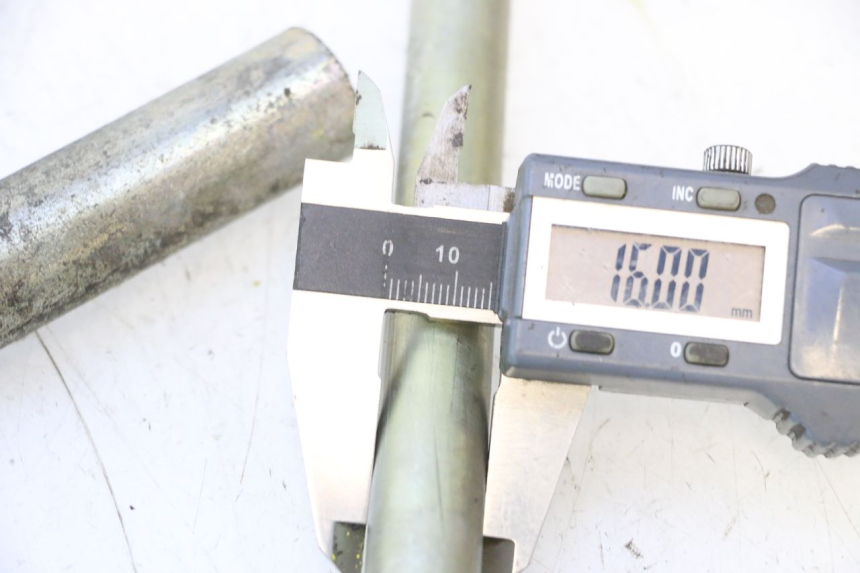 photo de SWING ARM AXLE MZ RT 125 (2000 - 2008) - Zoom on usage condition