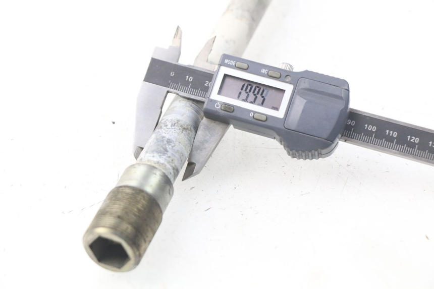 photo de SWING ARM AXLE BMW S RR ABS S1000RR 1000 (2009 - 2011) - Alternative perspective