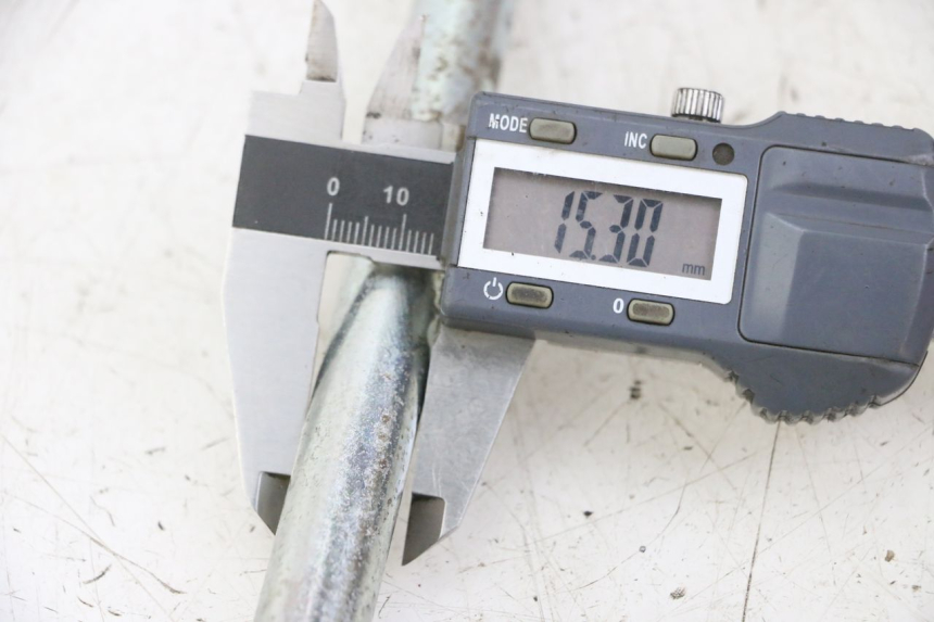 photo de SWING ARM AXLE SMALL MX THUNDER 250 - Component detail