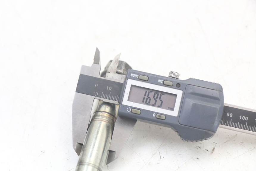 photo de SWINGARM PIVOT BOLT PEUGEOT SPEEDFIGHT 100 (1997 - 2007) - Alternative perspective