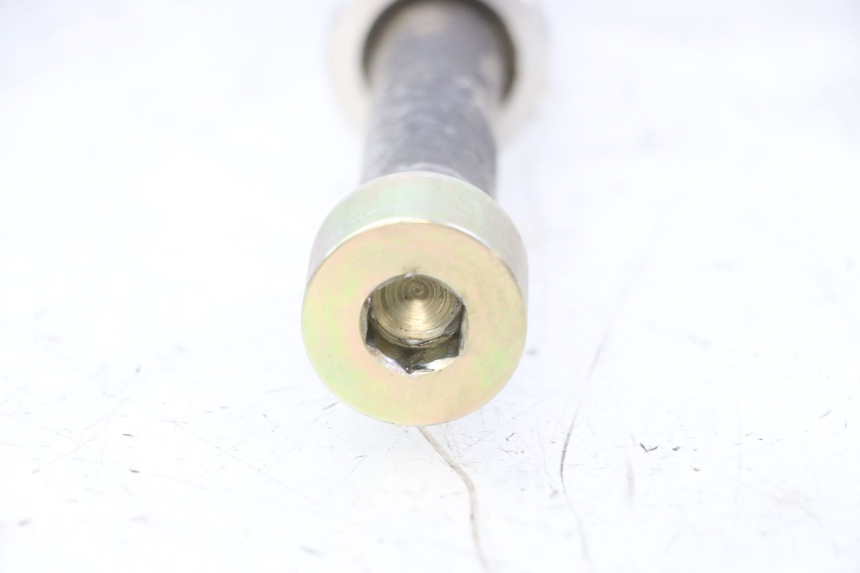 photo de SWING ARM AXLE TRIUMPH SPRINT 900 (1995 - 1998) - Fixing points details