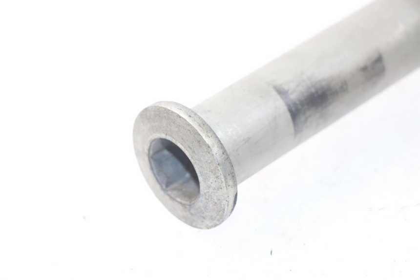 photo de SWING ARM AXLE TRIUMPH SPRINT ST ABS 1050 (2005 - 2007) - Technical close-up