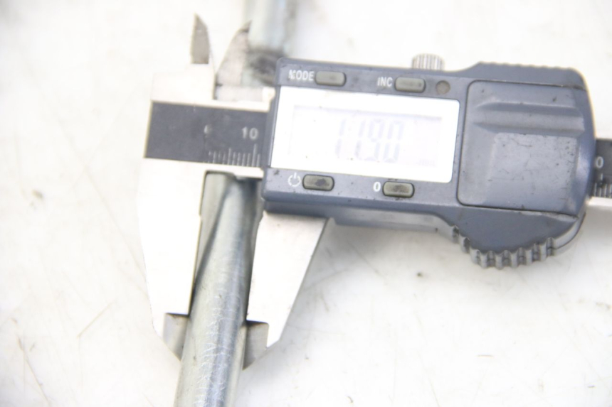 photo de SWINGARM PIVOT BOLT YAMAHA SR 125 (1982 - 2003) - Alternative perspective