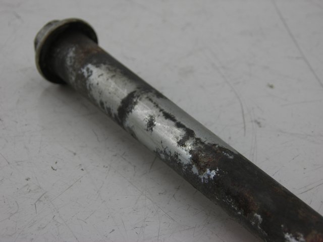 photo de SWING ARM AXLE SUZUKI GSF N BANDIT 600 (1996 - 1999) - Zoom on usage condition