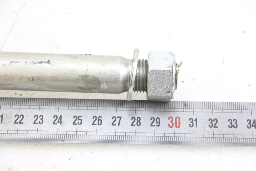 photo de SWING ARM AXLE SUZUKI GSR 750 (2011 - 2017) - Alternative perspective