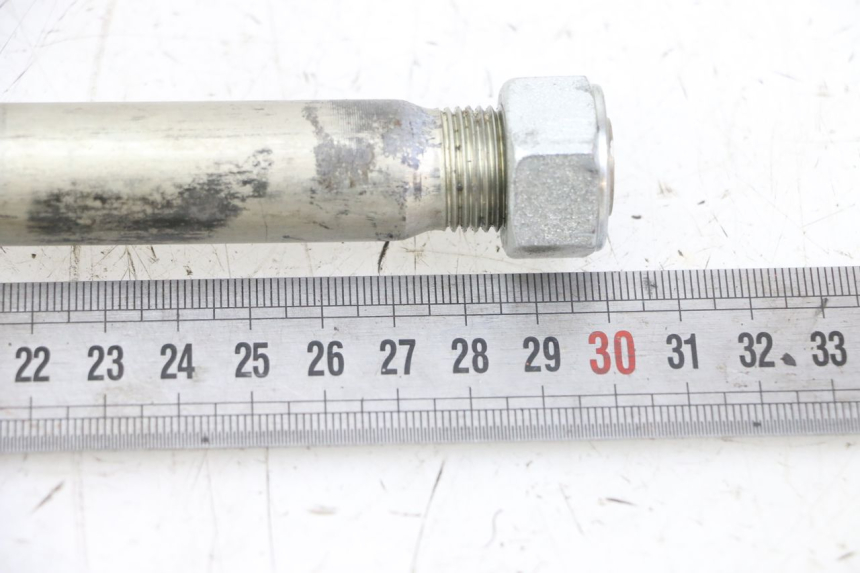 photo de SWINGARM PIVOT AXIS SUZUKI GSX F GSXF 650 (2007 - 2015) - Zoom on usage condition