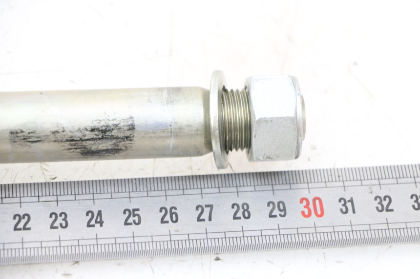 photo de SWINGARM PIVOT AXIS SUZUKI GSX F GSXF 650 (2007 - 2015) - Zoom on usage condition