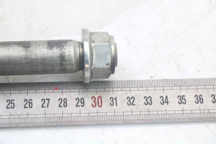 photo de SWINGARM PIVOT BOLT SUZUKI SV N 650 (1999 - 2002) - Zoom on usage condition