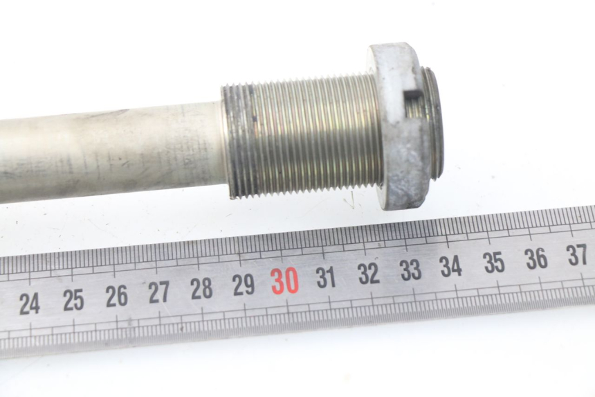 photo de SWING ARM AXLE SUZUKI SV S ABS 650 (2003 - 2009) - Component detail