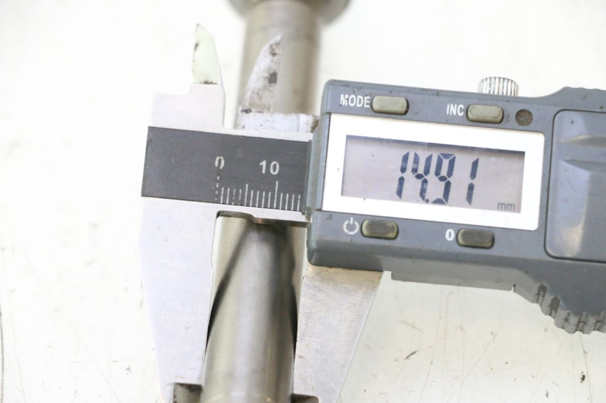 photo de SWING ARM AXLE KTM SX 85 (2018 - 2024) - Alternative perspective