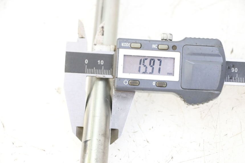 photo de SWING ARM AXLE YAMAHA XJ6 ABS 600 (2008 - 2016) - Component detail