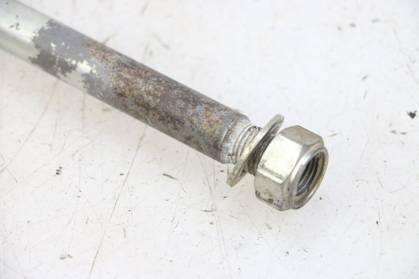 photo de SWING ARM AXLE YAMAHA YFM R RAPTOR 250 (2008 - 2014) - Technical close-up