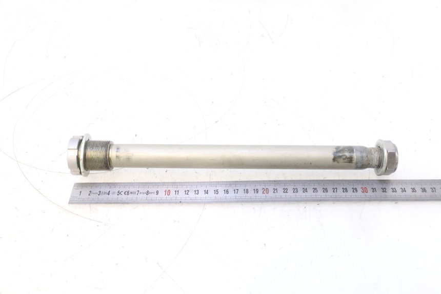 photo de SWING ARM AXLE YAMAHA YZF R6 600 (2008 - 2009) - Zoom on usage condition