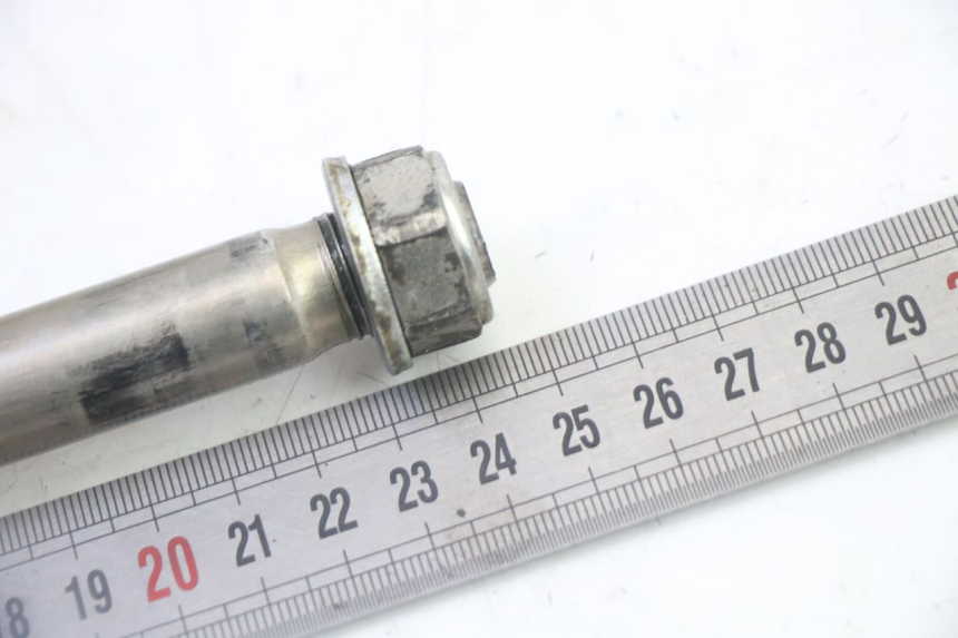 photo de SWING ARM AXLE YAMAHA YZF YZ-F 450 (2014 - 2016) - Alternative perspective