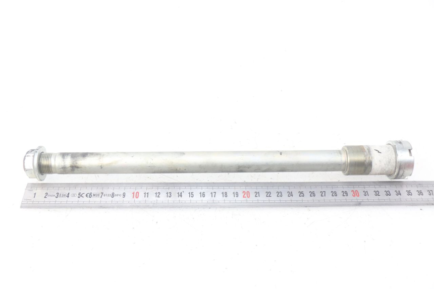 photo de SWINGARM PIVOT AXIS KAWASAKI Z S 750 (2003 - 2006) - Alternative perspective