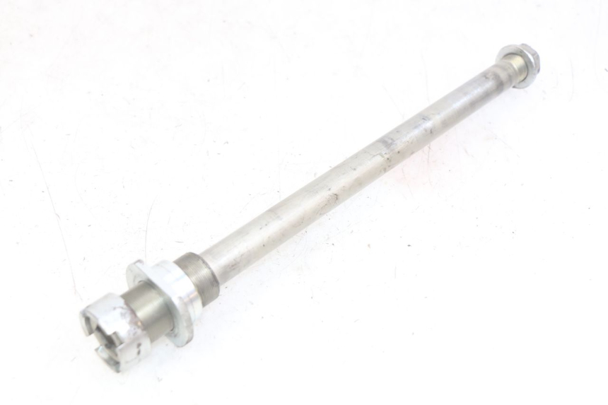 photo de SWINGARM PIVOT BOLT KAWASAKI Z 750 (2007 - 2013) - Technical close-up