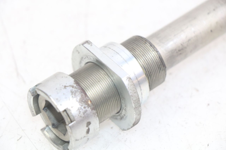 photo de SWINGARM PIVOT BOLT KAWASAKI Z 750 (2007 - 2013) - Product overview