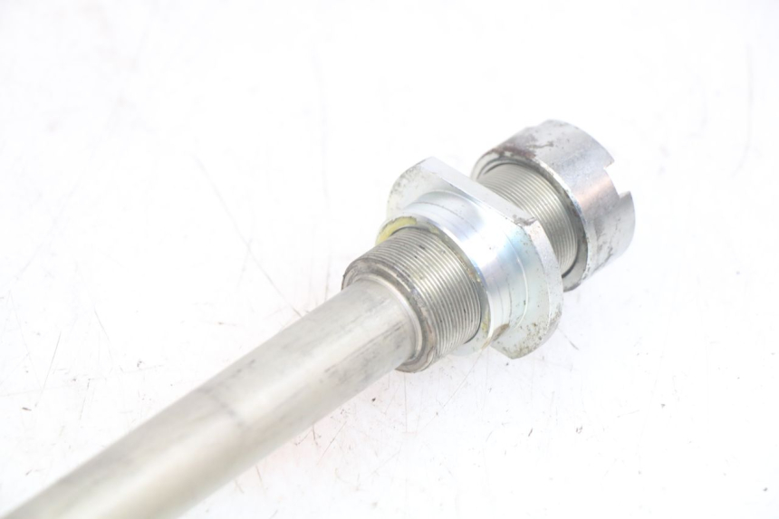 photo de SWINGARM PIVOT BOLT KAWASAKI Z 750 (2007 - 2013) - Fixing points details