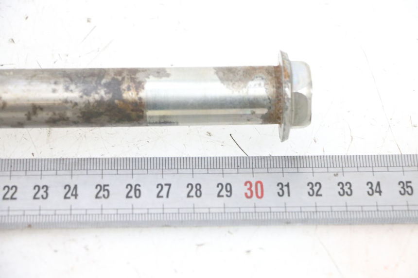 photo de SWING ARM AXLE KAWASAKI ZR 7 750 (1999 - 2004) - Zoom on usage condition