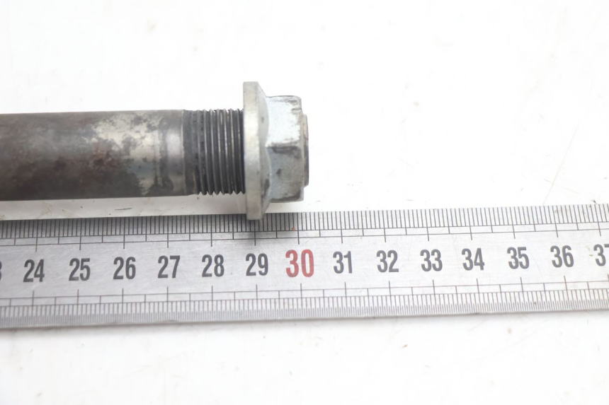 photo de SWINGARM PIVOT AXIS KAWASAKI ZX-6R ZX6R 600 (1995 - 1997) - Alternative perspective