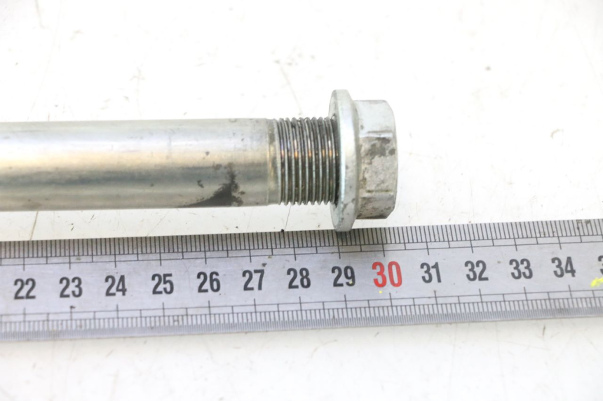 photo de SWINGARM PIVOT BOLT KAWASAKI ZZR 600 (1995 - 2004) - Technical close-up