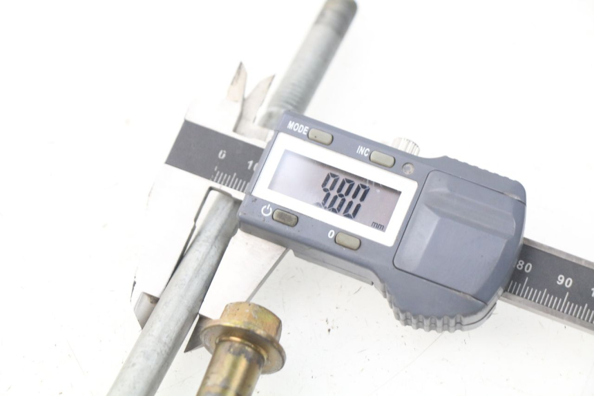 photo de ENGINE AXLE MV AGUSTA BRUTALE R WALLY 910 (2008 - 2008) - Zoom on usage condition