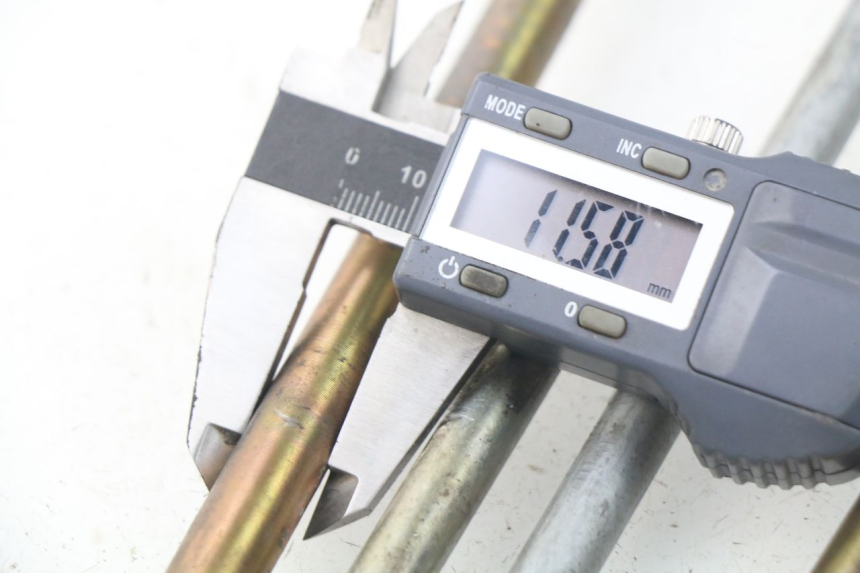 photo de ENGINE AXLE MV AGUSTA BRUTALE R WALLY 910 (2008 - 2008) - Technical close-up