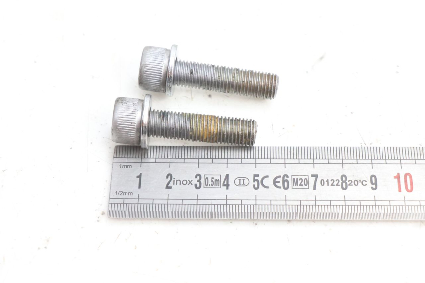 photo de ENGINE AXLE YAMAHA FZ8 800 (2010 - 2016) - Surface and material condition