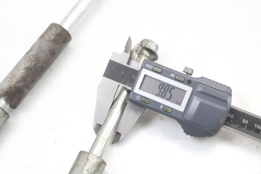 photo de ENGINE AXLE HYOSUNG GF 125 (2001 - 2005) - Alternative perspective