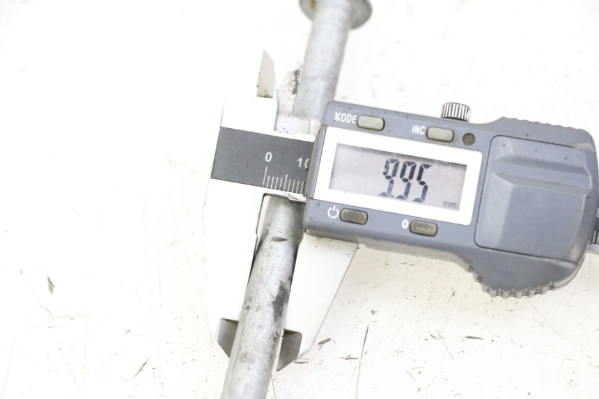 photo de ENGINE AXLE SUZUKI GSR 750 (2011 - 2017) - Component detail