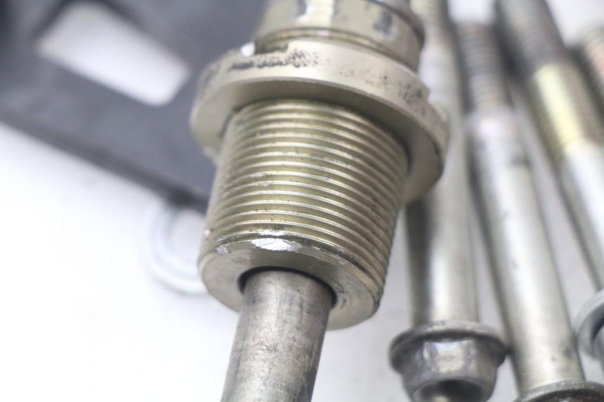 photo de ENGINE AXLE SUZUKI GSX-R GSXR K16 1000 (2012 - 2016) - Component detail