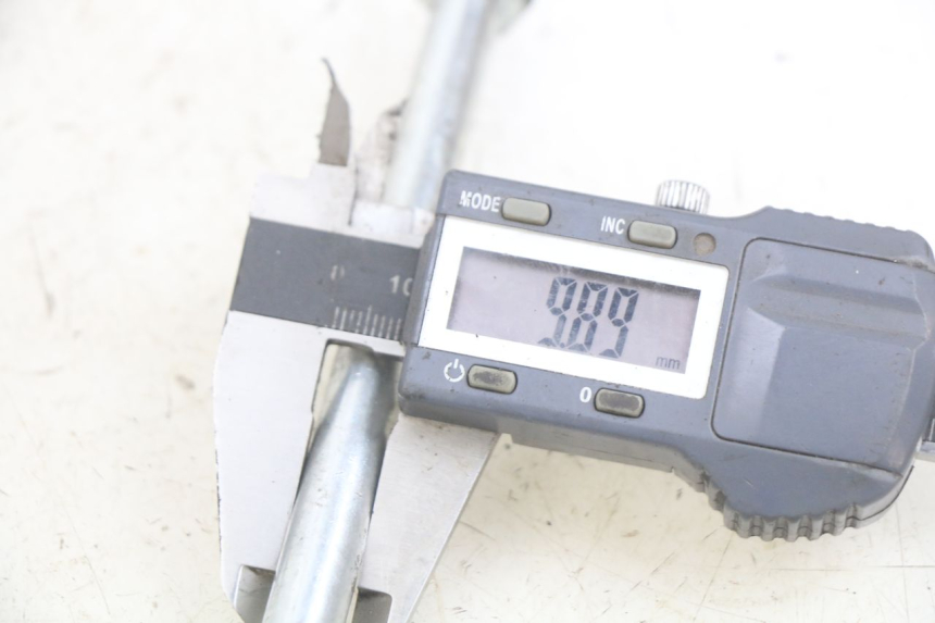 photo de ENGINE SHAFT PEUGEOT SPEEDFIGHT LC 50 (1996 - 2002) - Alternative perspective