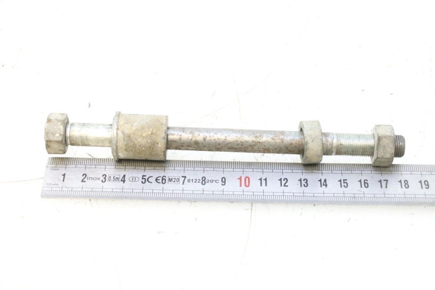 photo de REAR WHEEL AXLE PEUGEOT 103 SPX CLIP 50 (1989 - 1992) - Zoom on usage condition