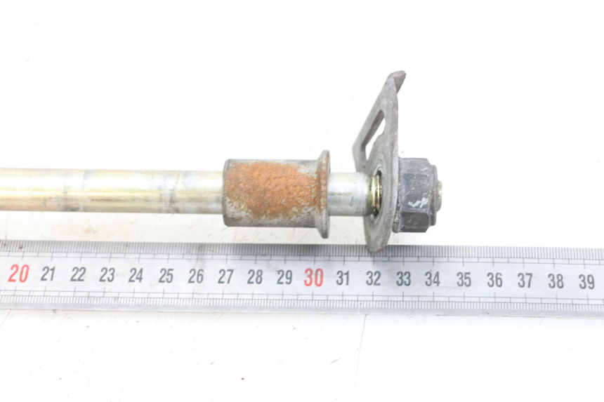 photo de REAR WHEEL AXLE HYOSUNG GV AQUILA 125 (2000 - 2009) - Zoom on usage condition