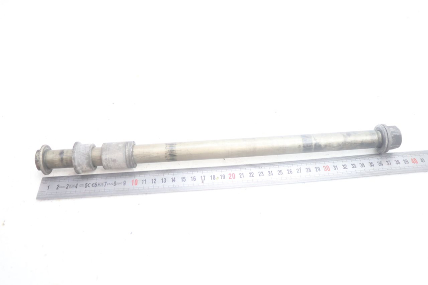 photo de REAR WHEEL AXLE SUZUKI BURGMAN EXECUTIVE ABS 650 (2006 - 2012) - Zoom on usage condition