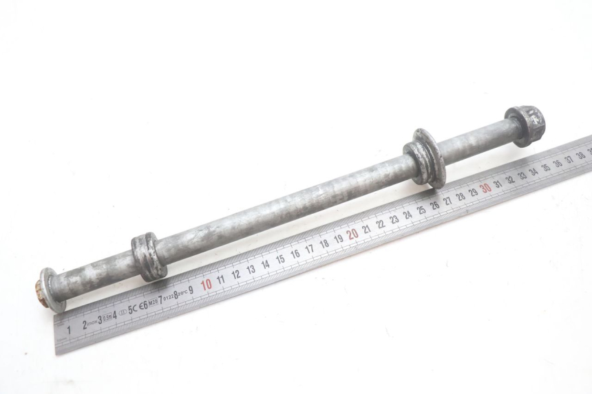 photo de REAR WHEEL AXLE HONDA CB F HORNET 600 (2005 - 2006) - Zoom on usage condition