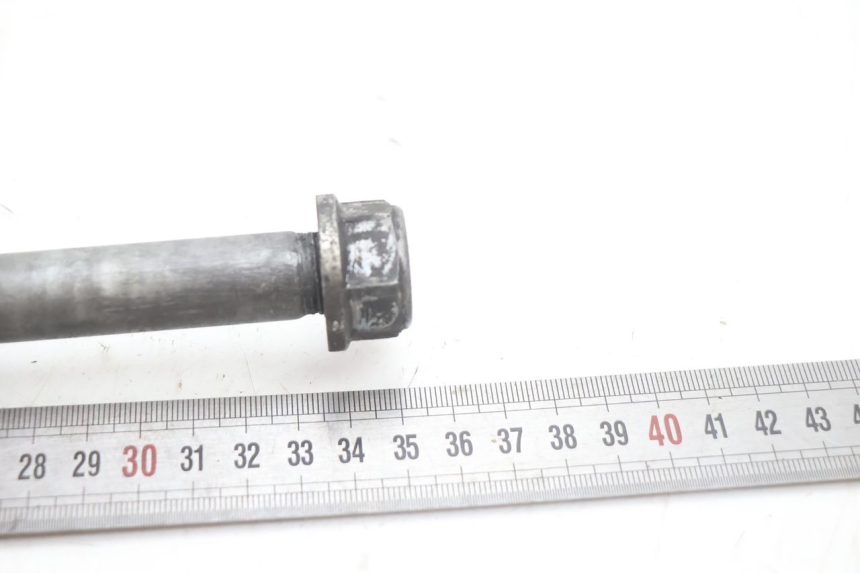 photo de REAR WHEEL AXLE HONDA CB F HORNET 600 (2005 - 2006) - Alternative perspective
