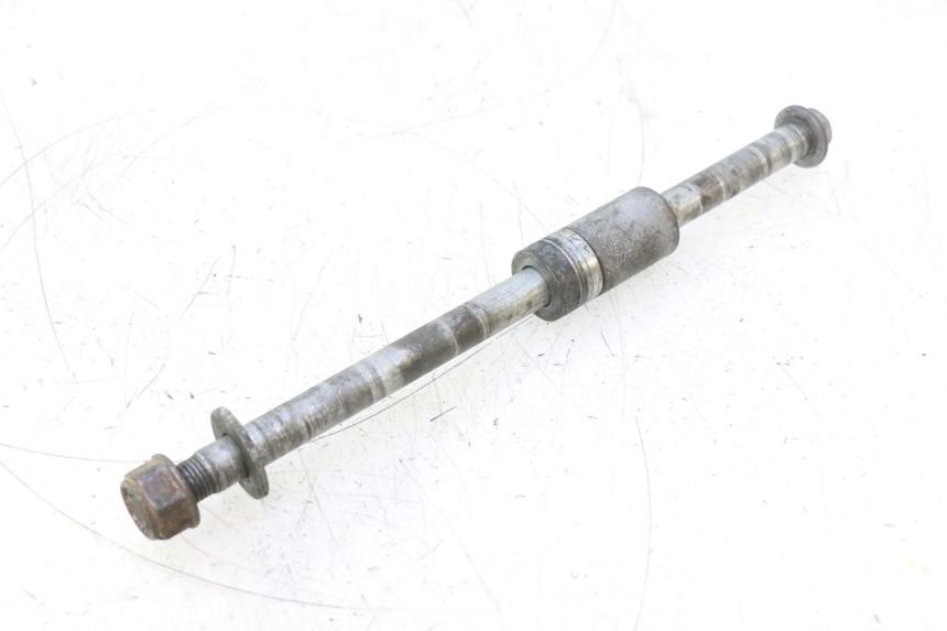 photo de REAR WHEEL AXLE HONDA CB TWO FIFTY 250 (1991 - 2002) - Main view