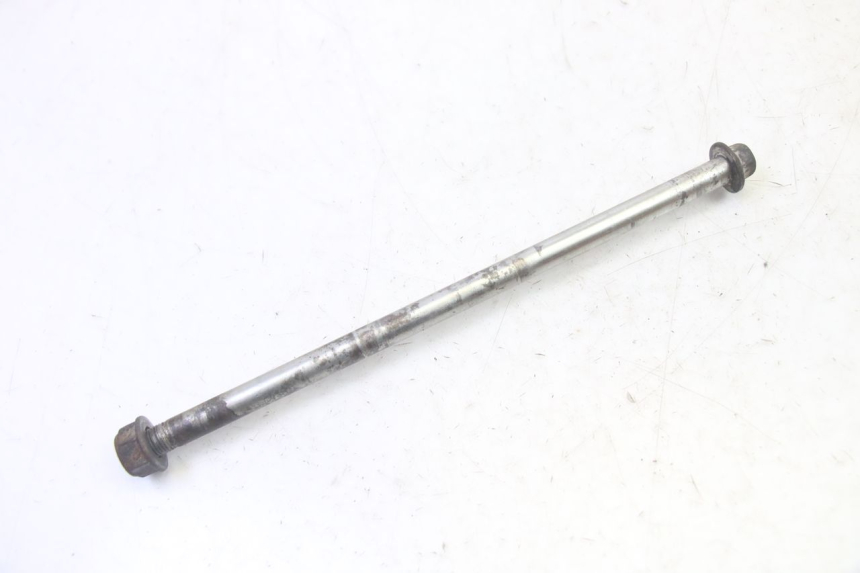 photo de REAR WHEEL AXLE HONDA CBF 125 (2009 - 2015) - Component detail