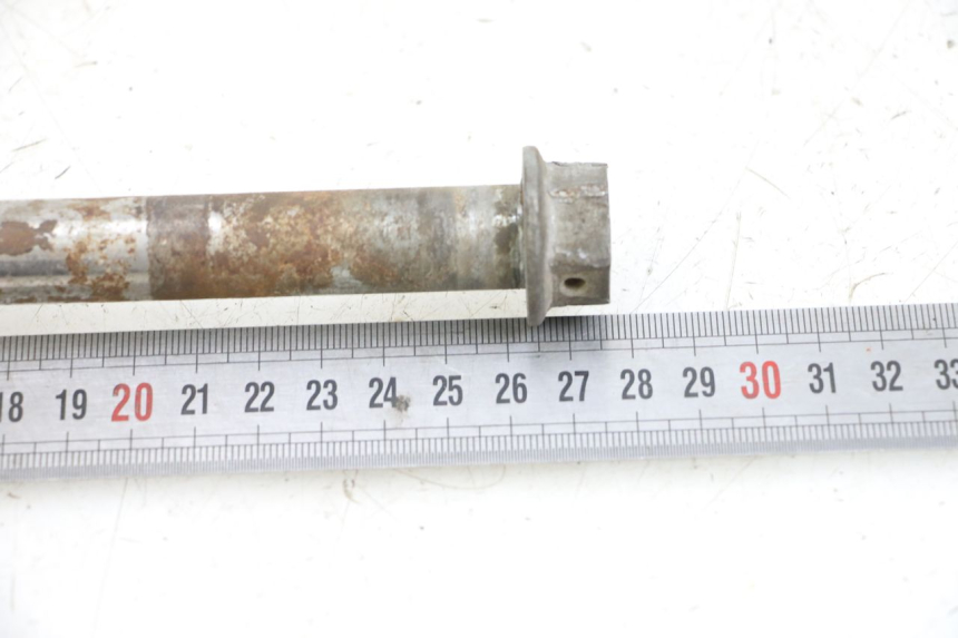 photo de REAR WHEEL AXLE SHERCO CITY CORP 125 (2003 - 2007) - Zoom on usage condition