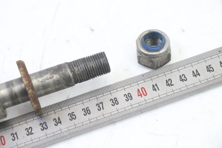 photo de REAR WHEEL AXLE APRILIA CLASSIC 125 (1995 - 2001) - Alternative perspective