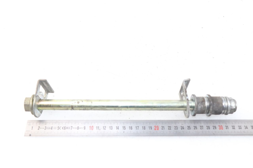 photo de REAR WHEEL AXLE HYOSUNG COMET GTR 125 (2007 - 2014) - Alternative perspective