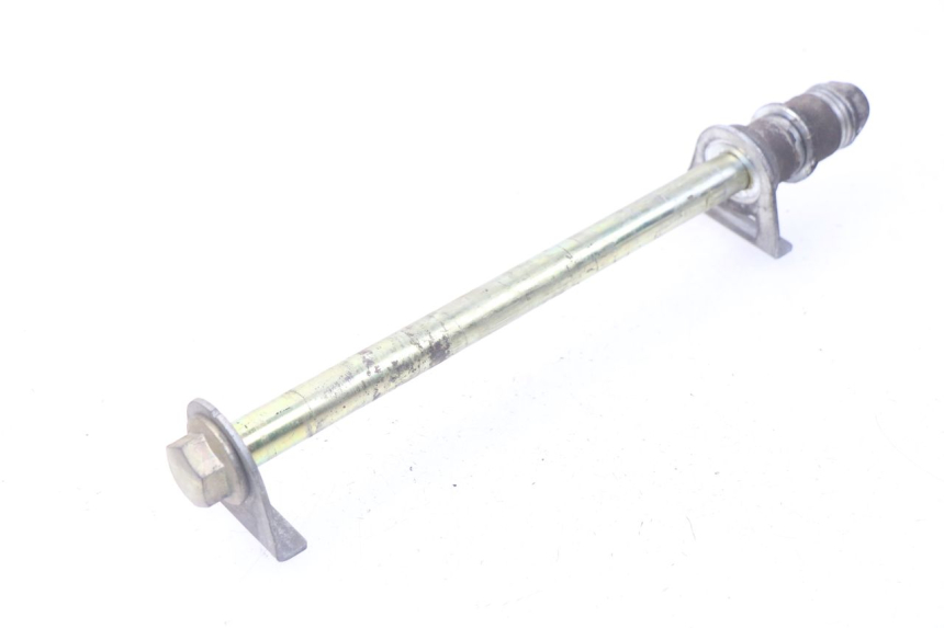 photo de REAR WHEEL AXLE HYOSUNG COMET GTR 125 (2007 - 2014) - Technical close-up