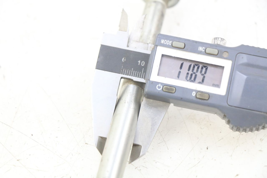 photo de REAR WHEEL AXLE HONDA CRF CR-F 125 (2022 - 2023) - Component detail