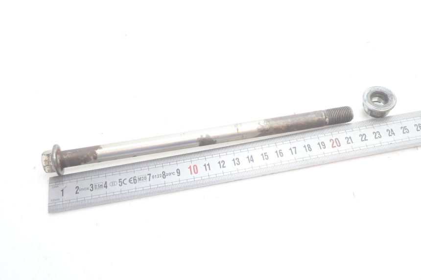 photo de REAR WHEEL AXLE HONDA CRF CR-F 125 (2020 - 2021) - Zoom on usage condition