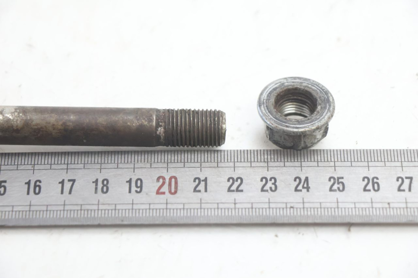 photo de REAR WHEEL AXLE HONDA CRF CR-F 125 (2020 - 2021) - Alternative perspective