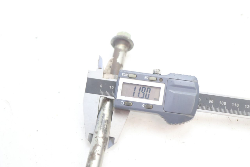 photo de REAR WHEEL AXLE HONDA CRF CR-F 125 (2020 - 2021) - Technical close-up