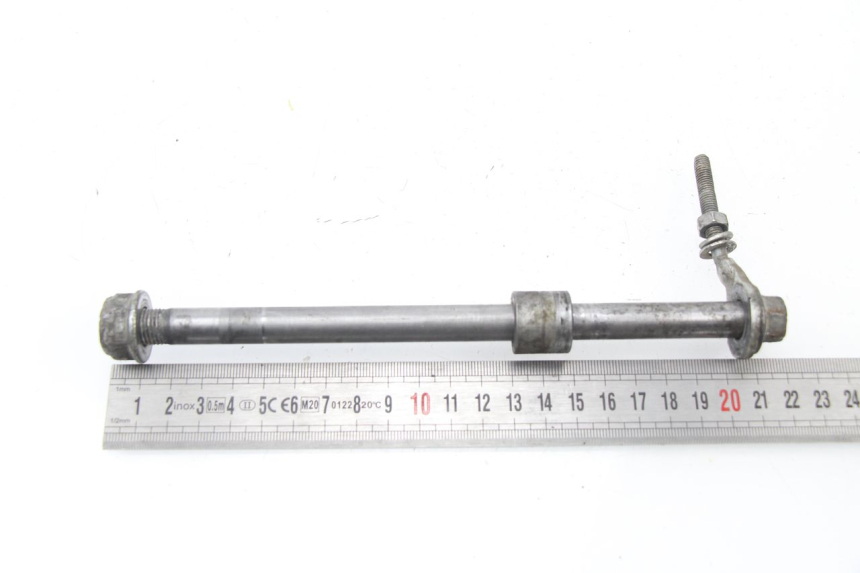 photo de REAR WHEEL AXLE HONDA CRF CR-F 100 (2004 - 2013) - Zoom on usage condition